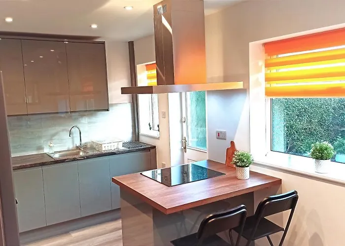 Stunning 3 Bed House Sleeps 5-6, Wifi, Off Street Parking In Nottingham Close To M1