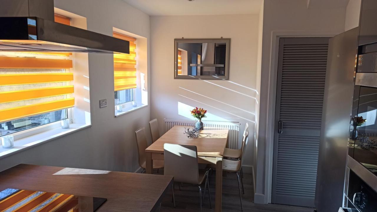 Stunning 3 Bed House Sleeps 5-6, Wifi, Off Street Parking In Close To M1 * Ноттингем