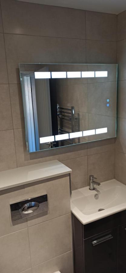 Stunning 3 Bed House Sleeps 5-6, Wifi, Off Street Parking In Close To M1 Ноттингем