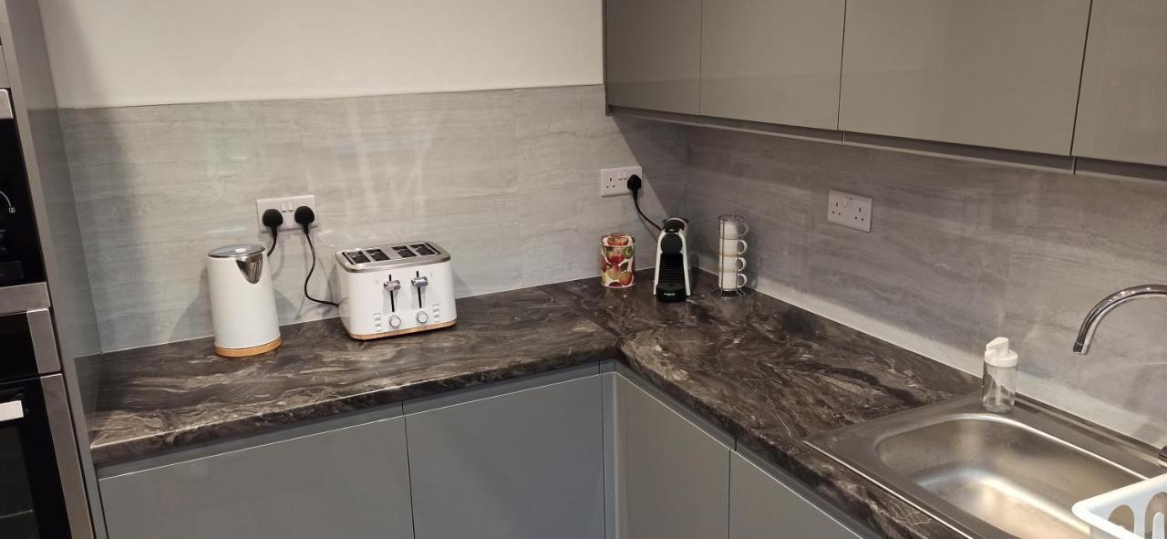 Stunning 3 Bed House Sleeps 5-6, Wifi, Off Street Parking In Close To M1 Апартаменты Ноттингем