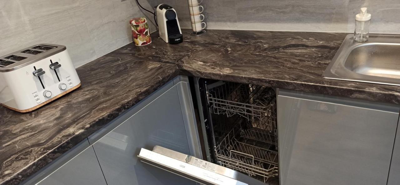 Stunning 3 Bed House Sleeps 5-6, Wifi, Off Street Parking In Close To M1 Apartamento Nottingham