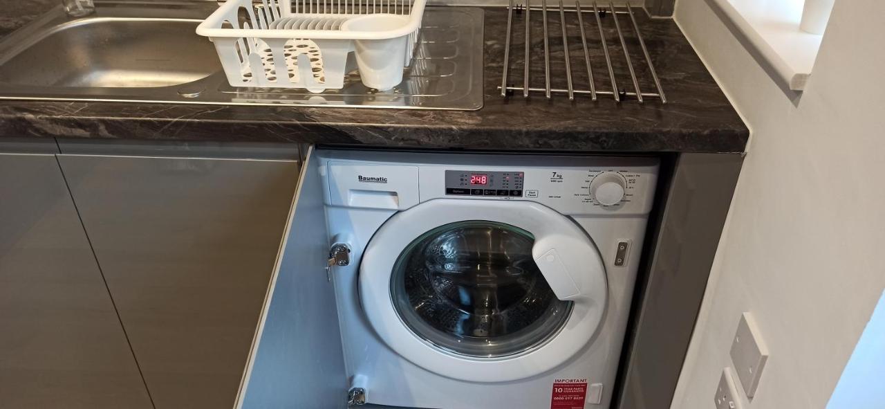 Stunning 3 Bed House Sleeps 5-6, Wifi, Off Street Parking In Close To M1 Ноттингем