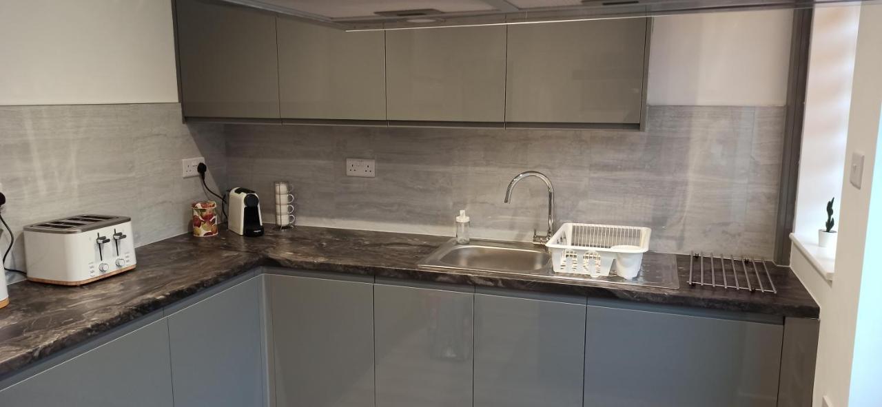 Stunning 3 Bed House Sleeps 5-6, Wifi, Off Street Parking In Close To M1 Ноттингем