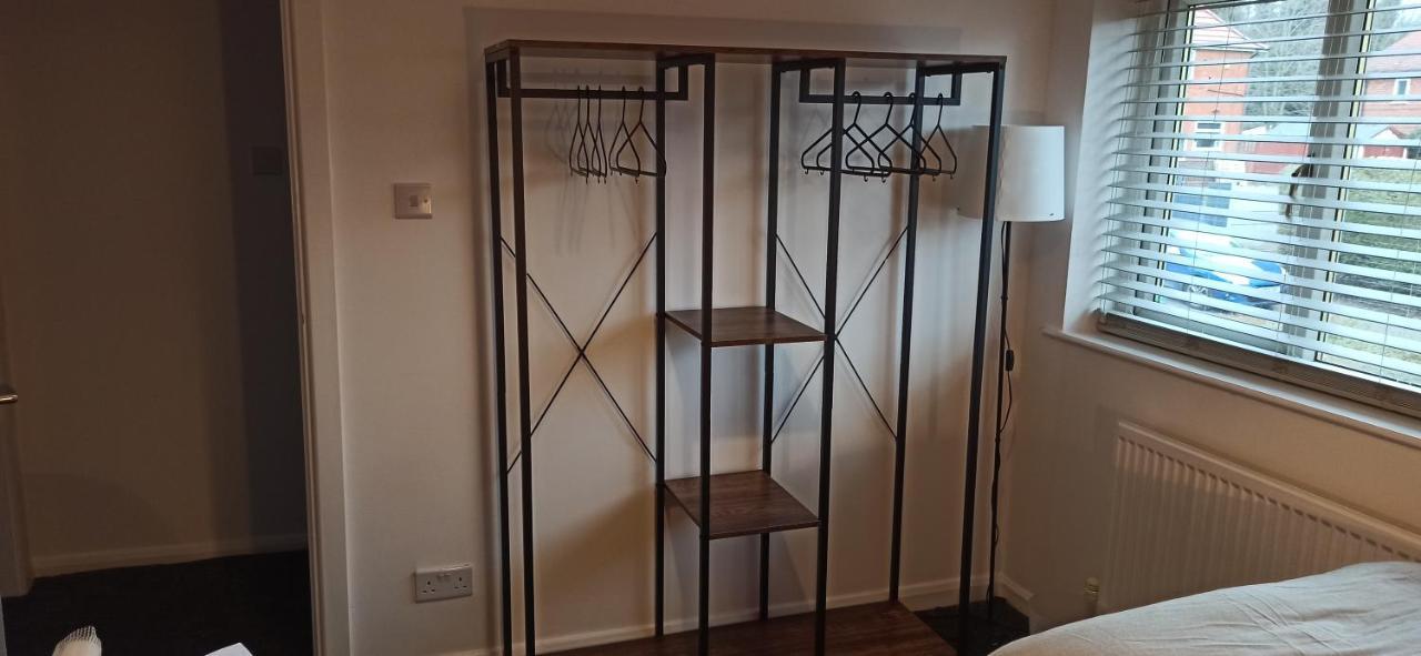 Apartamento Stunning 3 Bed House Sleeps 5-6, Wifi, Off Street Parking In Close To M1